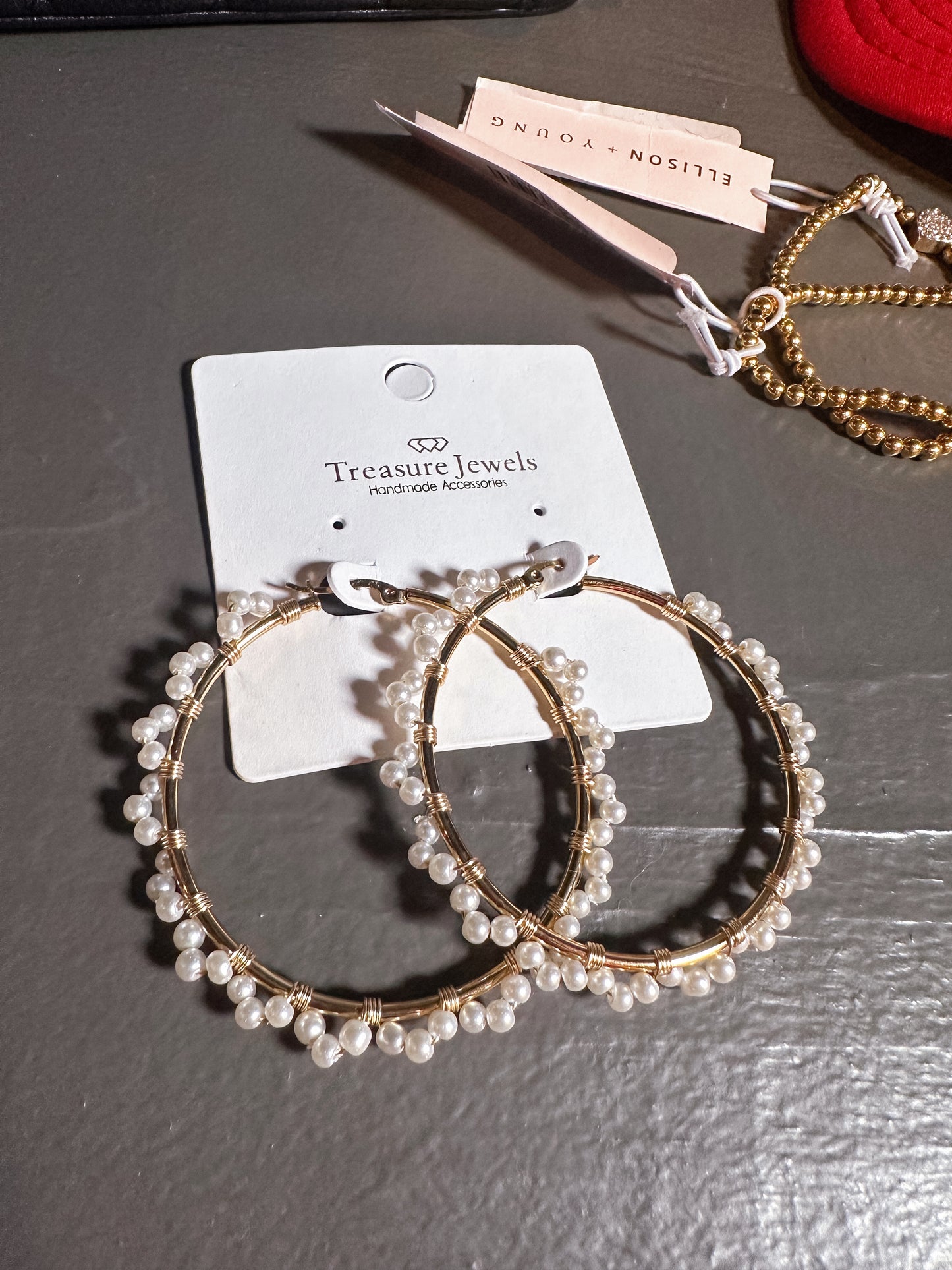 SO Chic Pearl Hoop