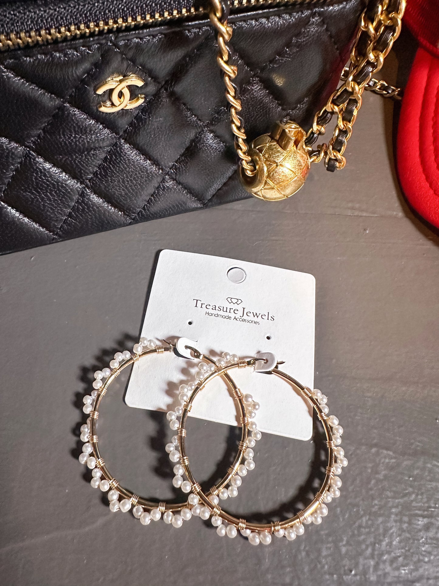 SO Chic Pearl Hoop