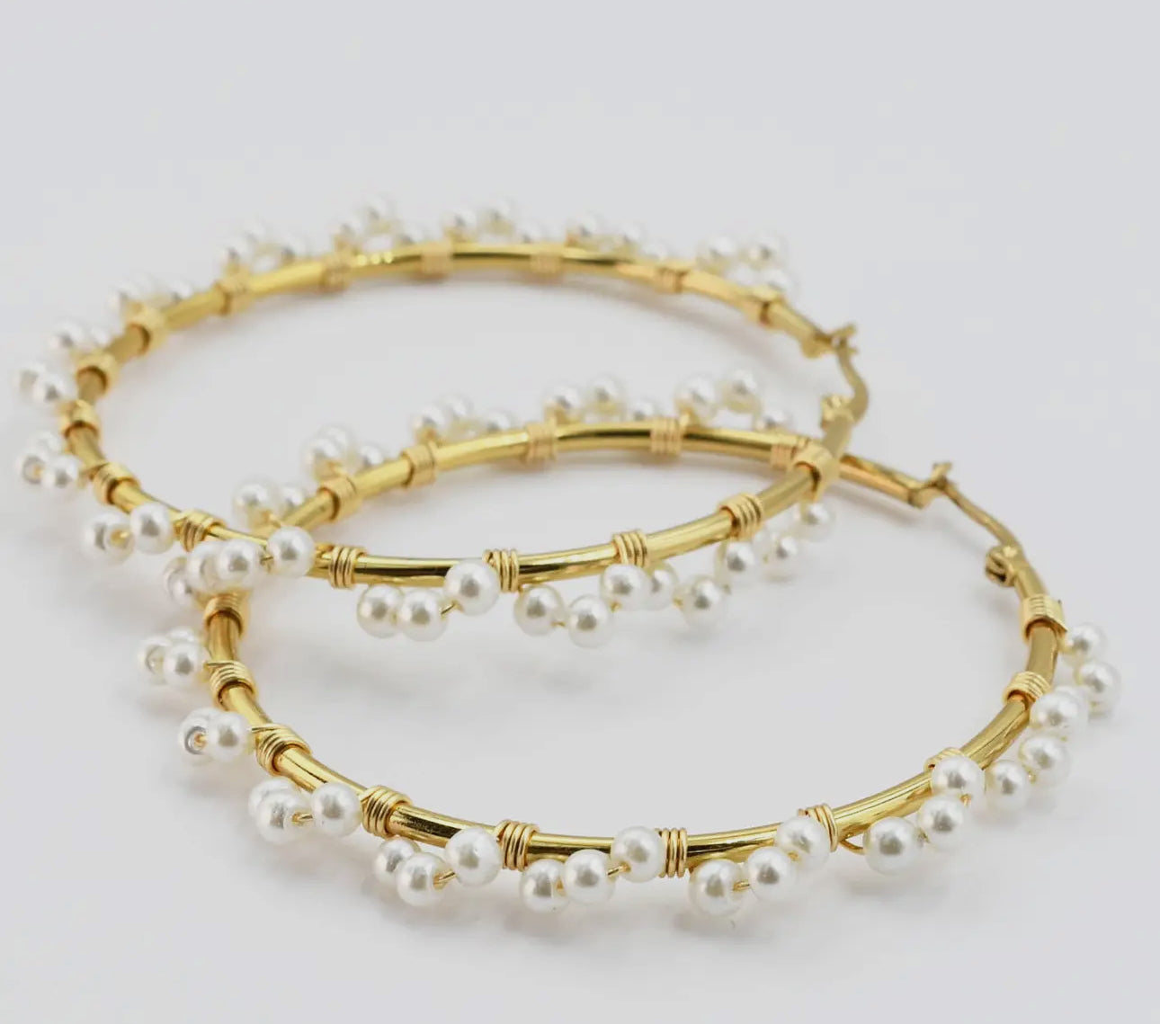 SO Chic Pearl Hoop