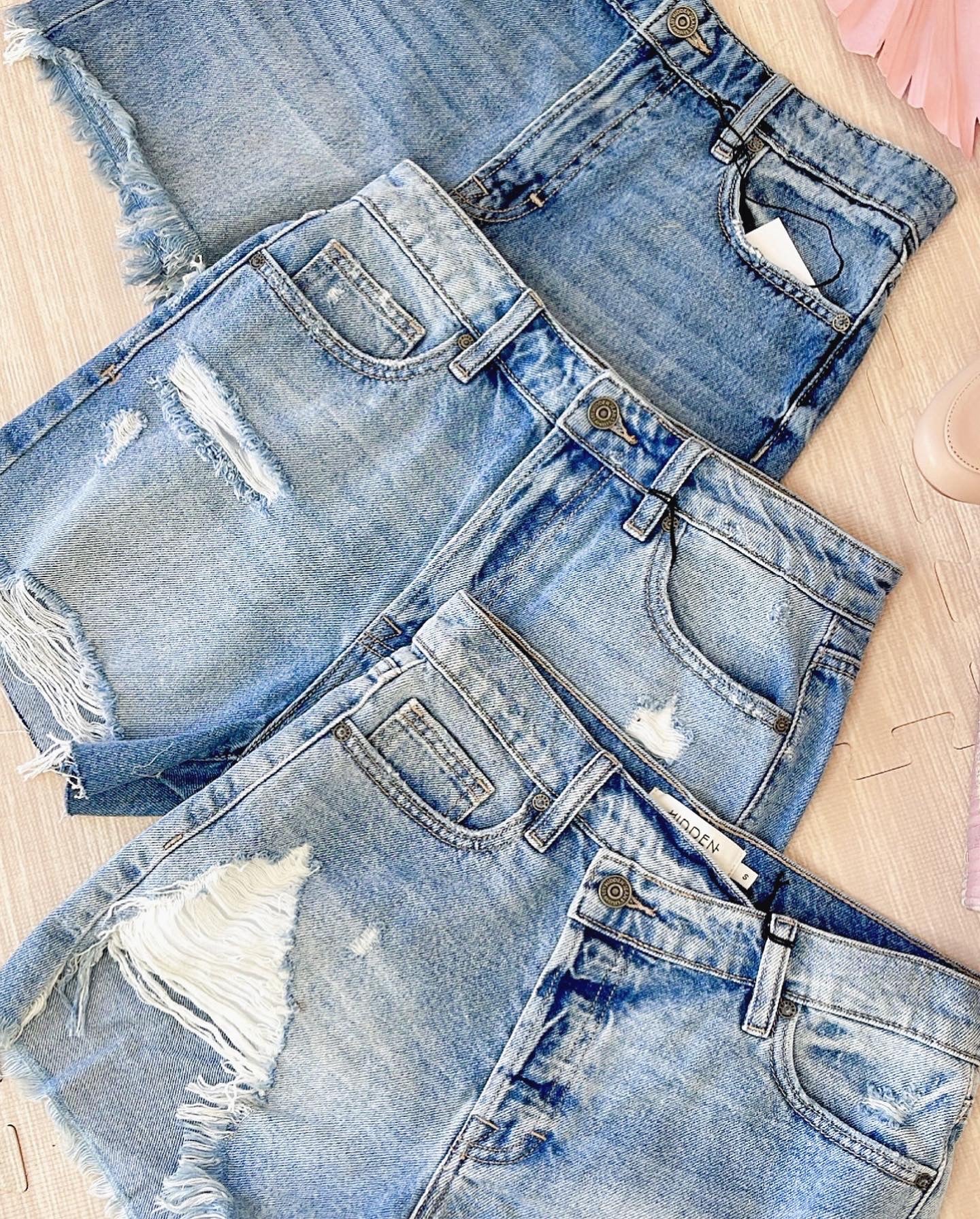Hidden Jeans Sofie Short (Asymmetrical Band)