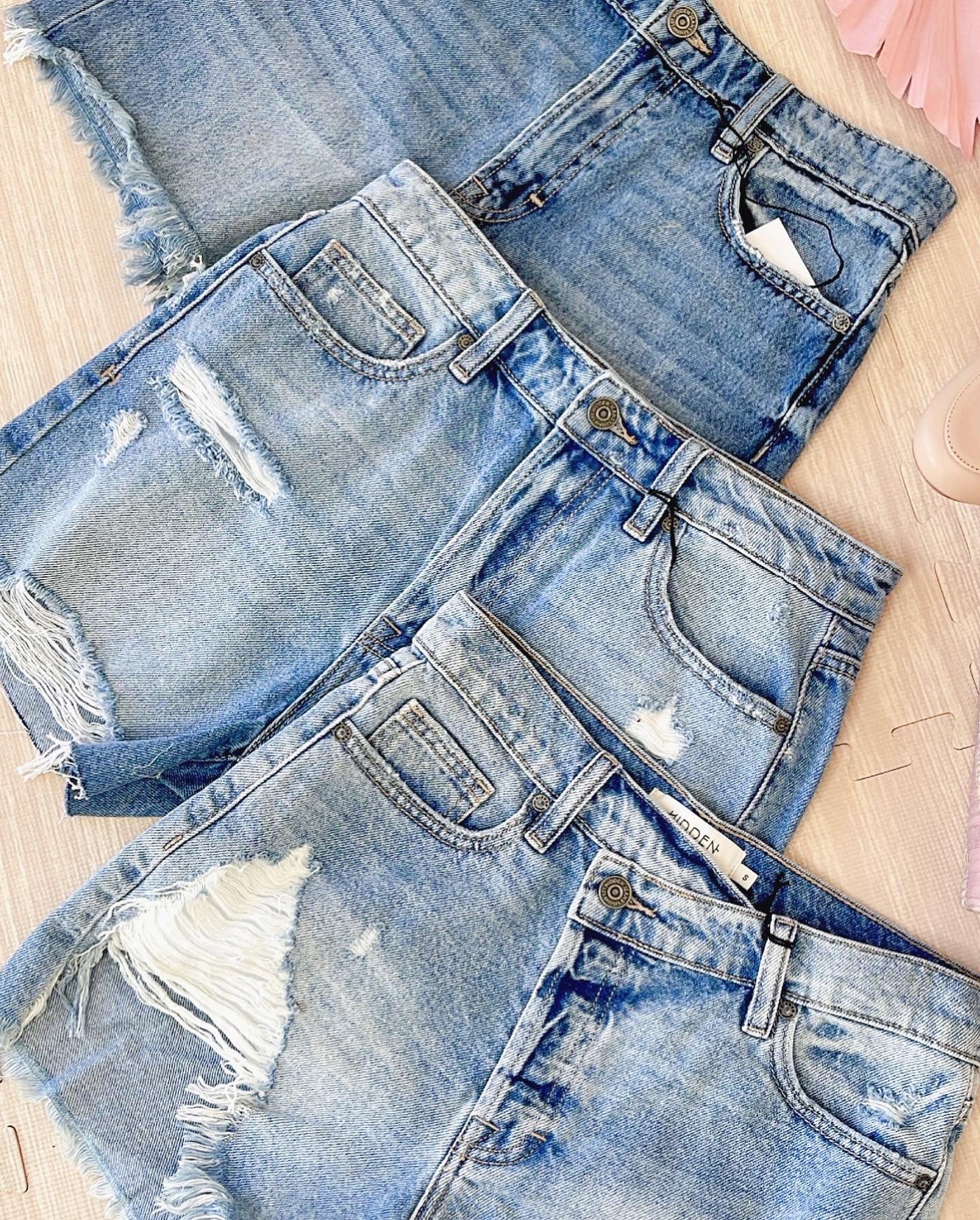 Hidden Jeans Riley Boyfriend Shorts