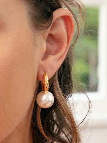 ZENZII Gold & Pearl Huggie Earring